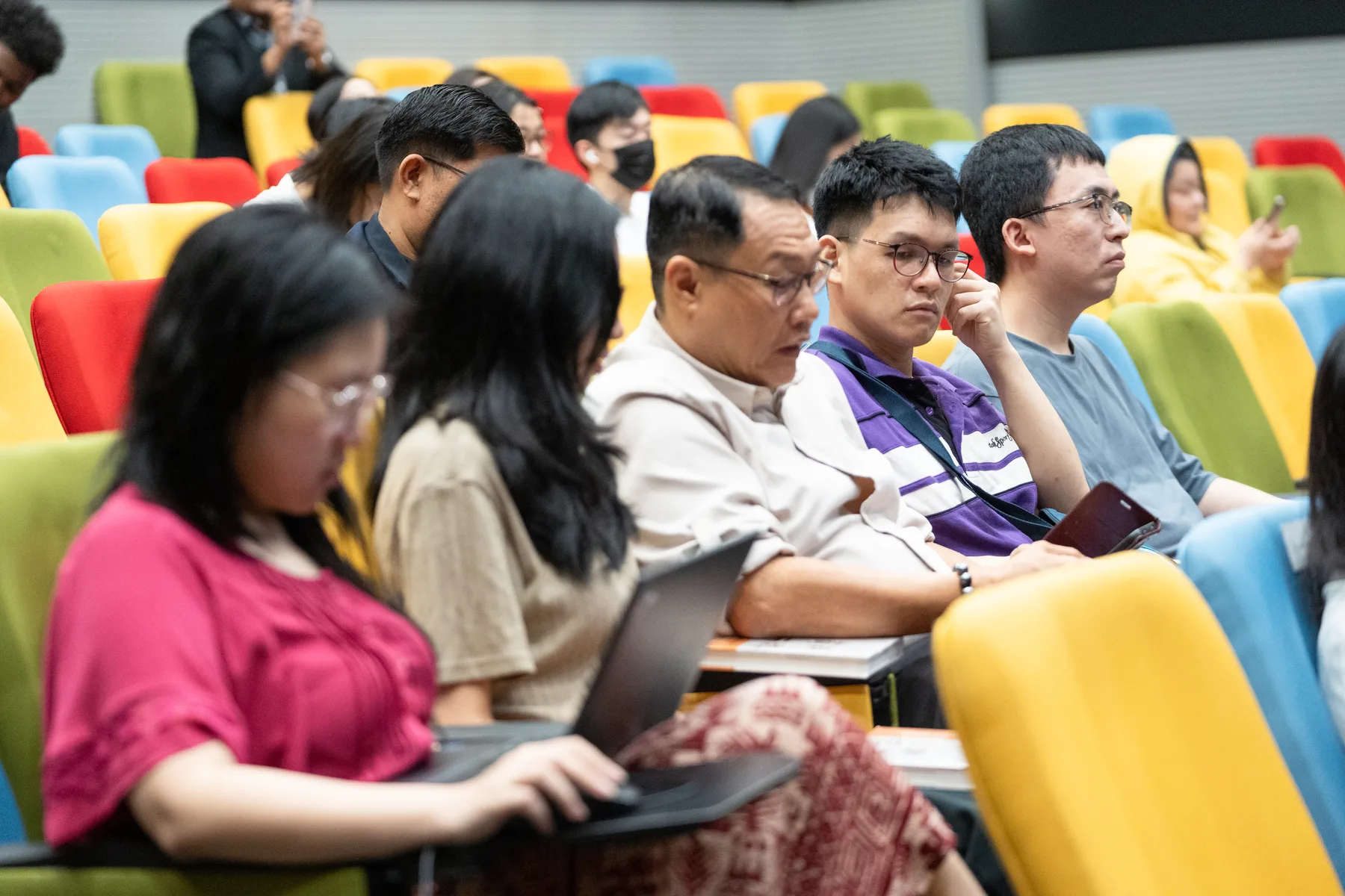 Audience members following the Global Impact Dialogue