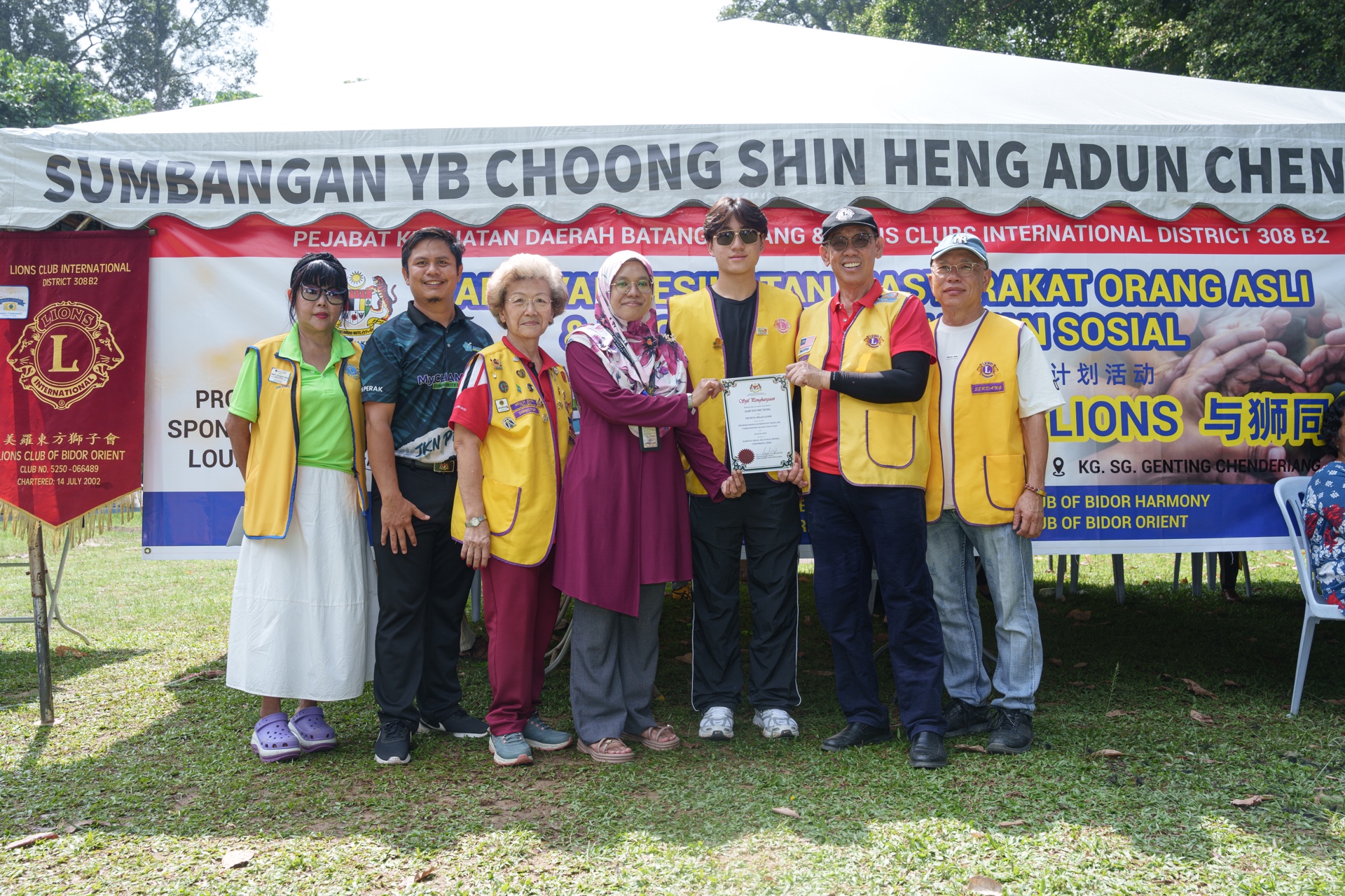 BHBL and Lions Club volunteers at the original village outreach